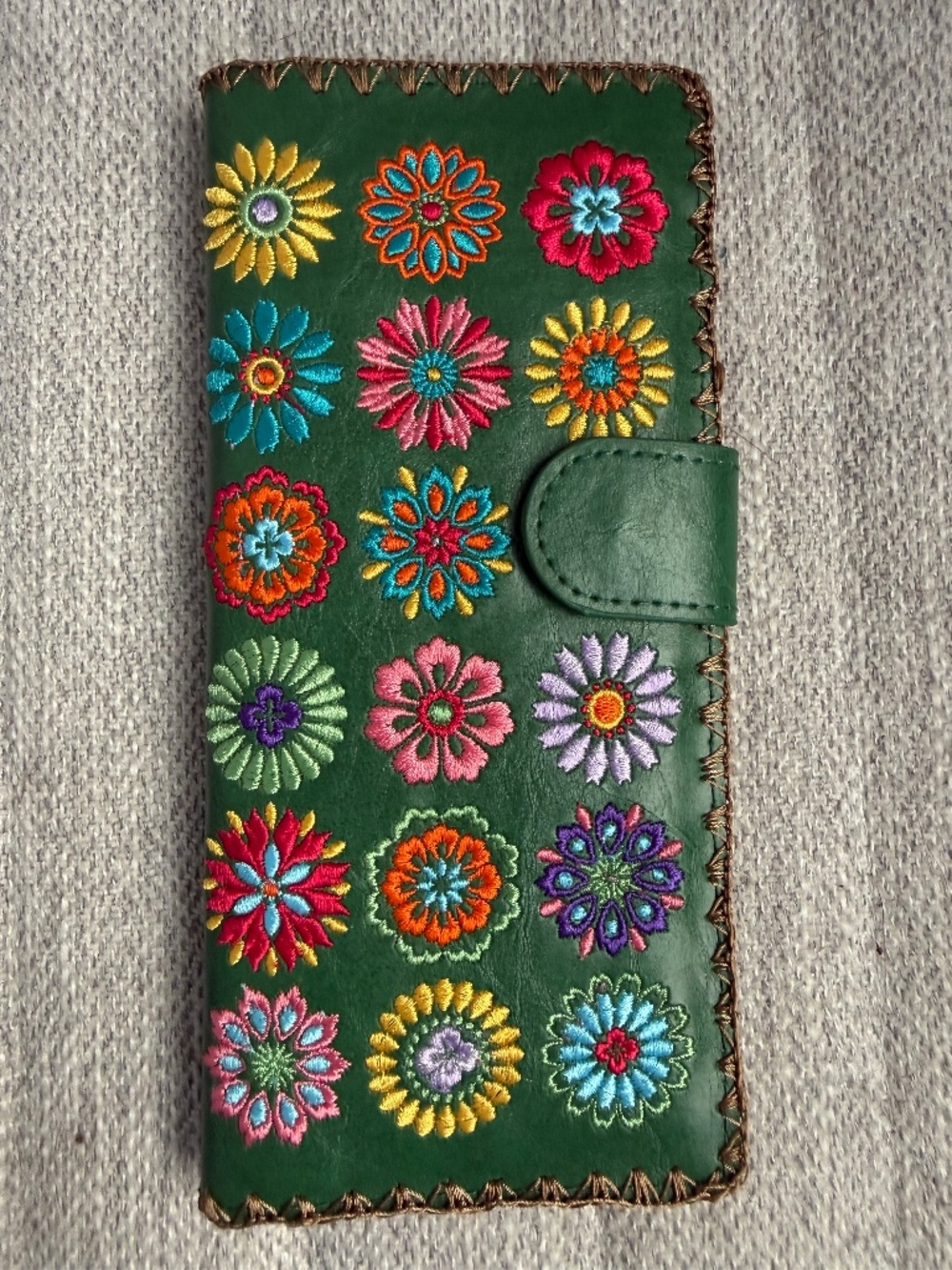 Lavishy NWT Large Embroidered Green with Flower Wallet